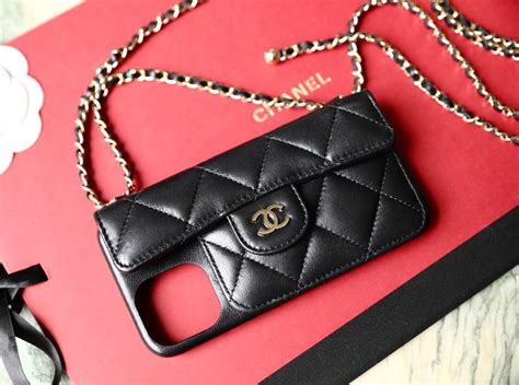 chanel handy hülle|Chanel handbags online.